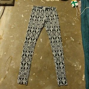 a'gaci Pants - Black and white patterned leggings a'gaci Pants - Black and white patterned leggings